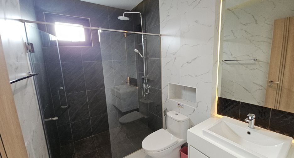 For sale そして for rent 4 ベッドルーム villa in Bang Lamung, Chonburi
