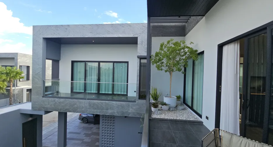 For sale そして for rent 4 ベッドルーム villa in Bang Lamung, Chonburi