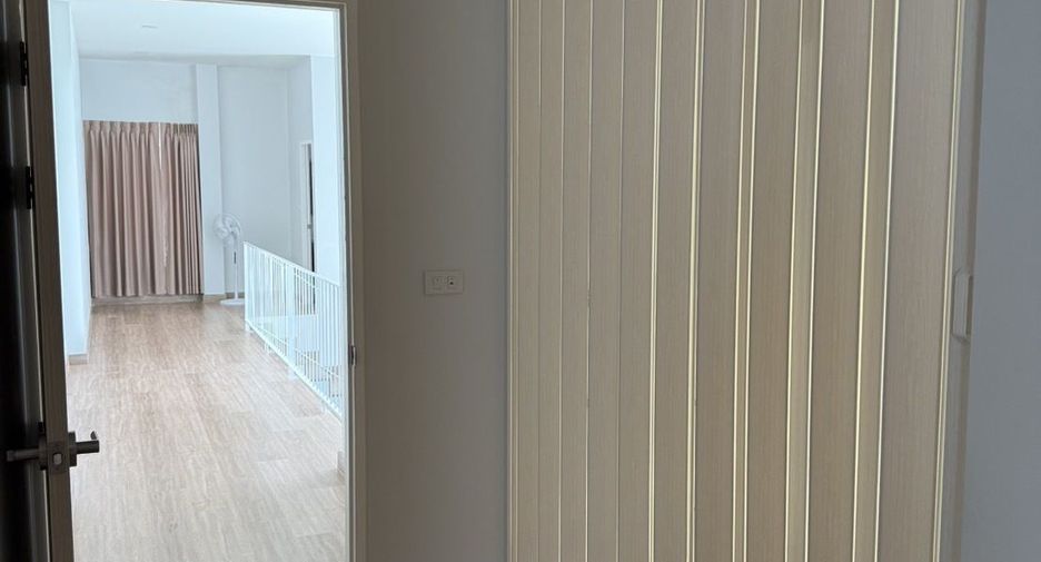 For rent 4 bedrooms house in Mueang Chiang Mai, Chiang Mai