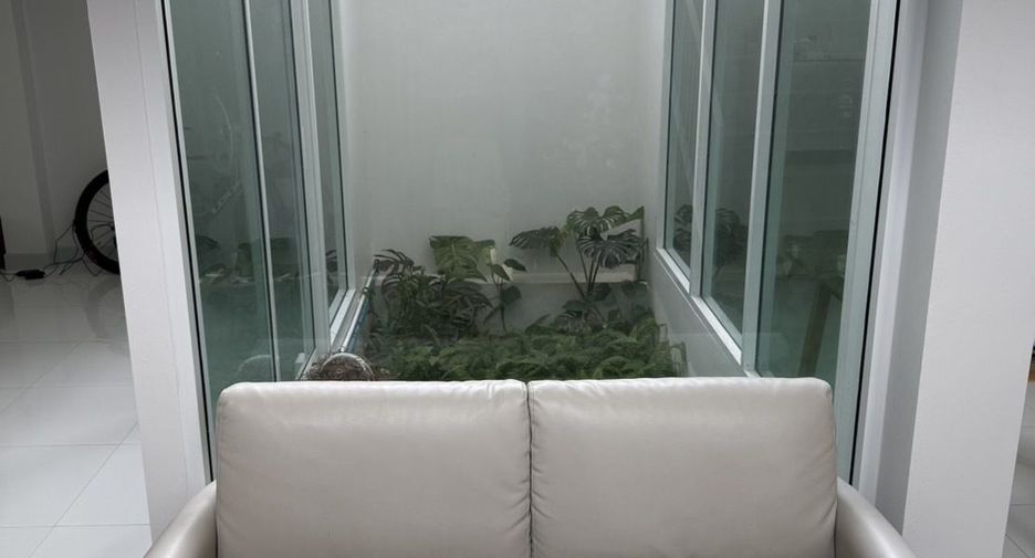 For rent 4 bedrooms house in Mueang Chiang Mai, Chiang Mai