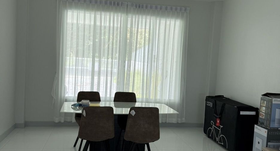 For rent 4 bedrooms house in Mueang Chiang Mai, Chiang Mai