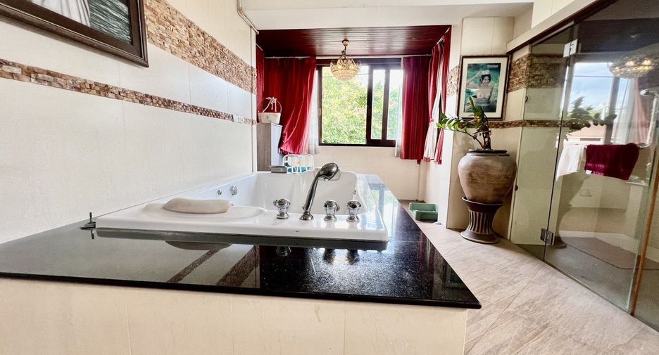 For sale 3 bedrooms office in Lat Phrao, Bangkok