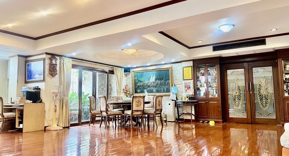 Oficina en venta de 3 habitaciones en Lat Phrao, Bangkok