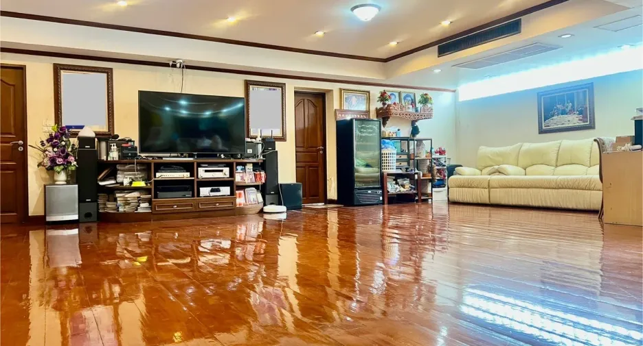 Oficina en venta de 3 habitaciones en Lat Phrao, Bangkok
