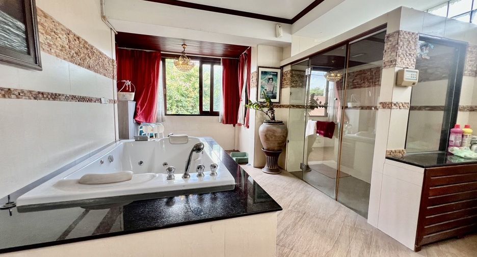 For sale 3 bedrooms office in Lat Phrao, Bangkok