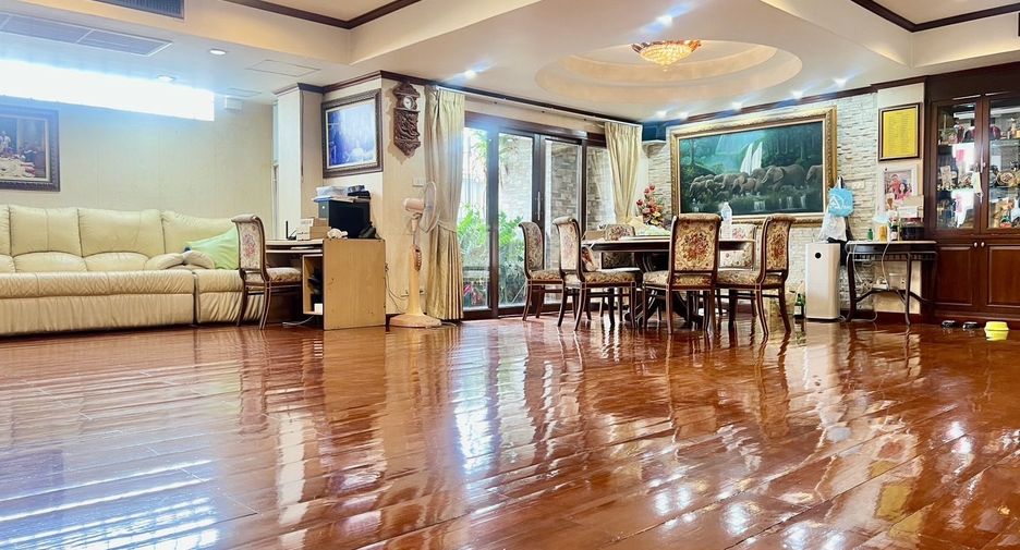 Oficina en venta de 3 habitaciones en Lat Phrao, Bangkok