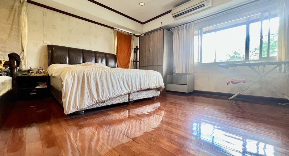 For sale 3 bedrooms office in Lat Phrao, Bangkok