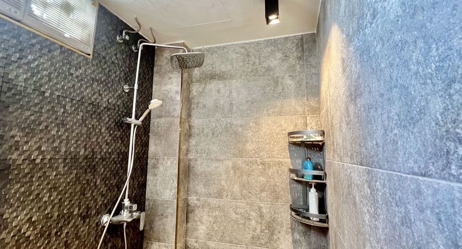 Oficina en venta de 3 habitaciones en Lat Phrao, Bangkok