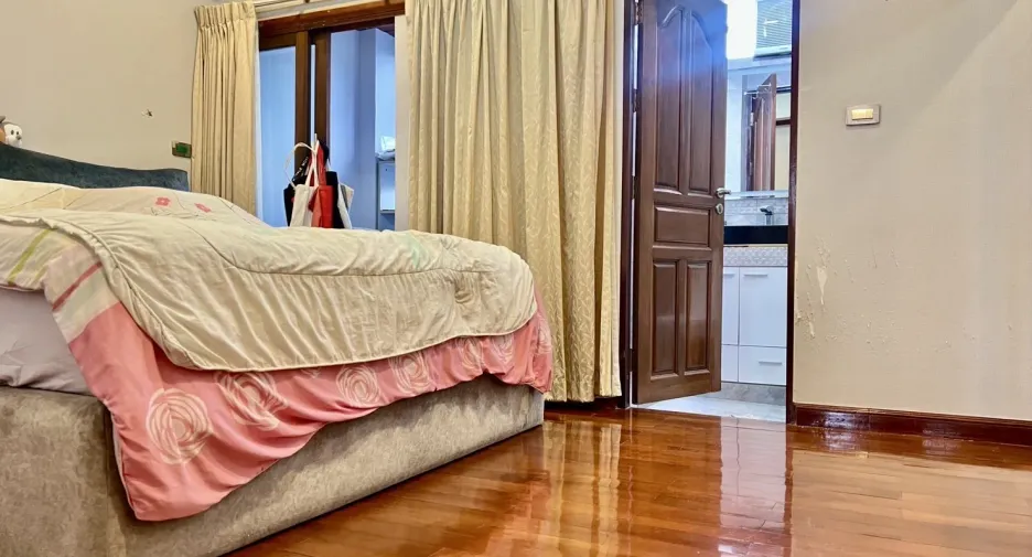 Oficina en venta de 3 habitaciones en Lat Phrao, Bangkok