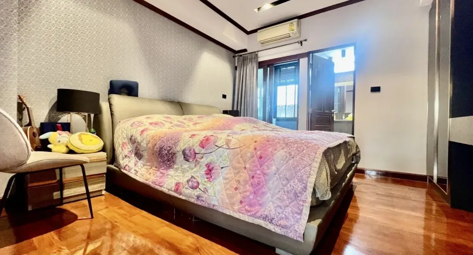Oficina en venta de 3 habitaciones en Lat Phrao, Bangkok