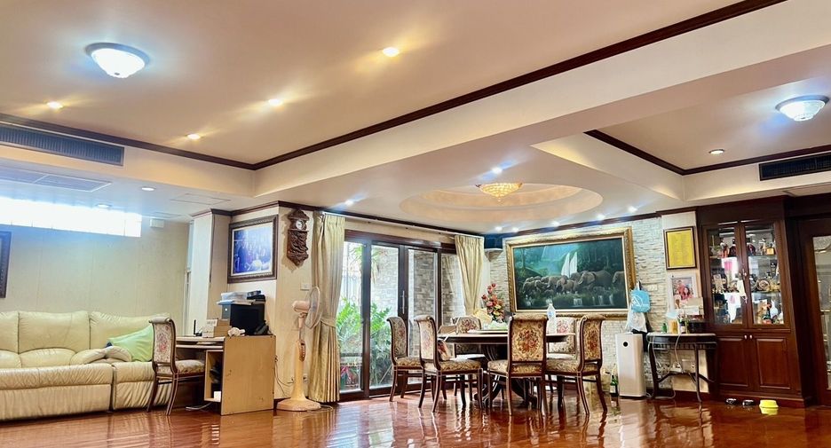 Oficina en venta de 3 habitaciones en Lat Phrao, Bangkok