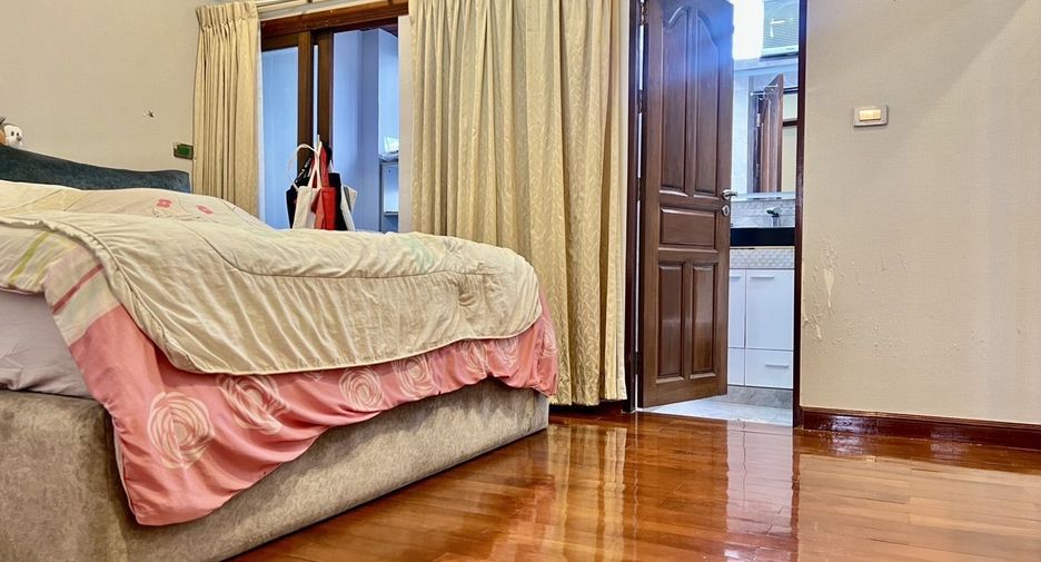 For sale 3 bedrooms office in Lat Phrao, Bangkok