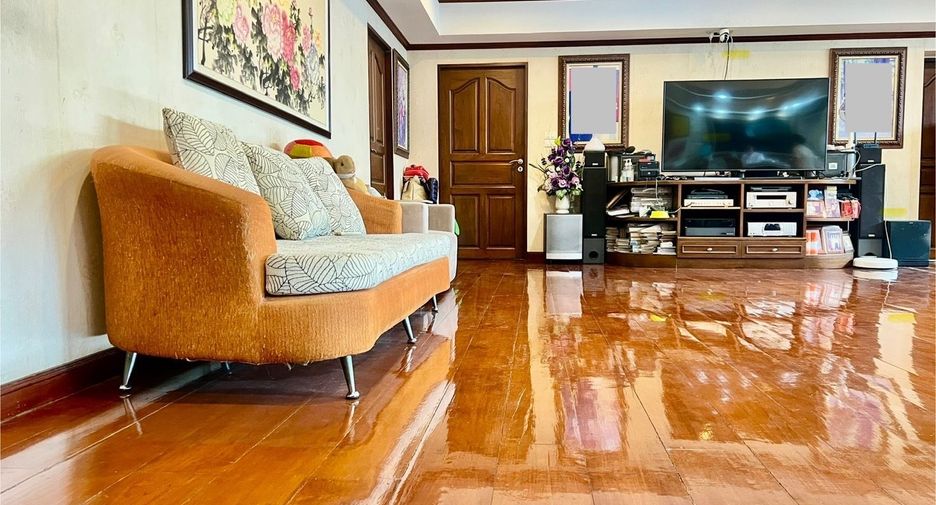 Oficina en venta de 3 habitaciones en Lat Phrao, Bangkok