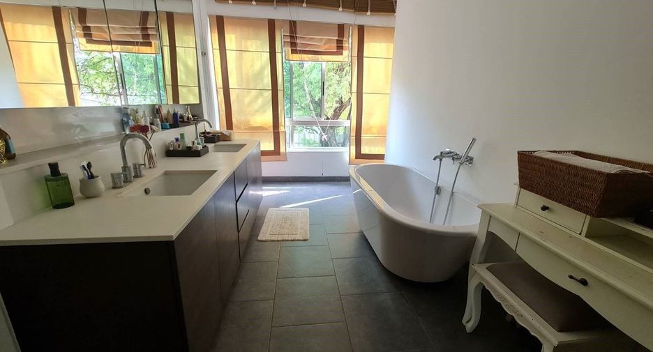 For sale 3 bedrooms condo in Yan Nawa, Bangkok