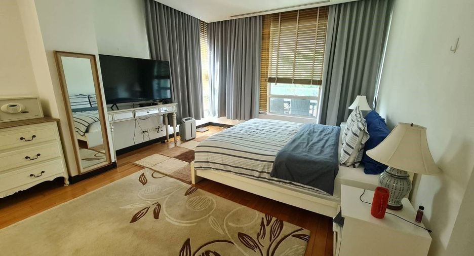 For sale 3 bedrooms condo in Yan Nawa, Bangkok