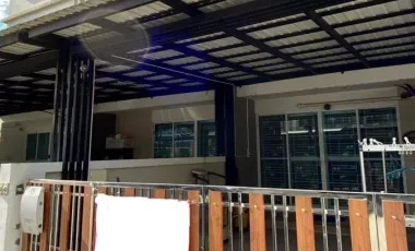 Reihenhaus zum Kauf und zur Miete mit 4 Zimmer in Phra Khanong, Bangkok