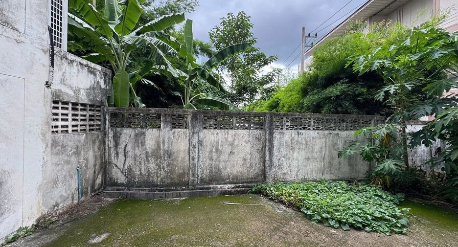 For rent 3 bedrooms retail Space in Mueang Chiang Mai, Chiang Mai