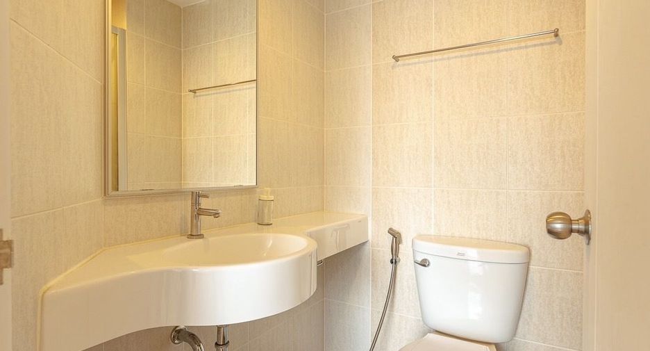 For sale 1 bed condo in Mueang Samut Prakan, Samut Prakan