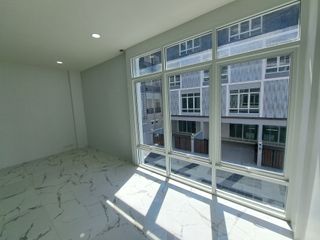 Casa adosada en venta de 4 habitaciones en Phra Khanong, Bangkok