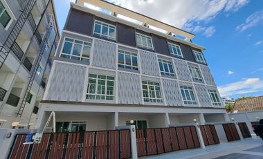 For sale 4 bedrooms townhouse in Phra Khanong, Bangkok