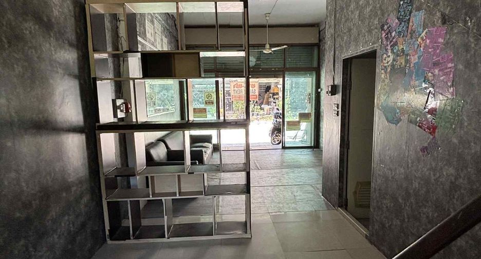 For rent 3 bedrooms retail Space in Bang Lamung, Chonburi