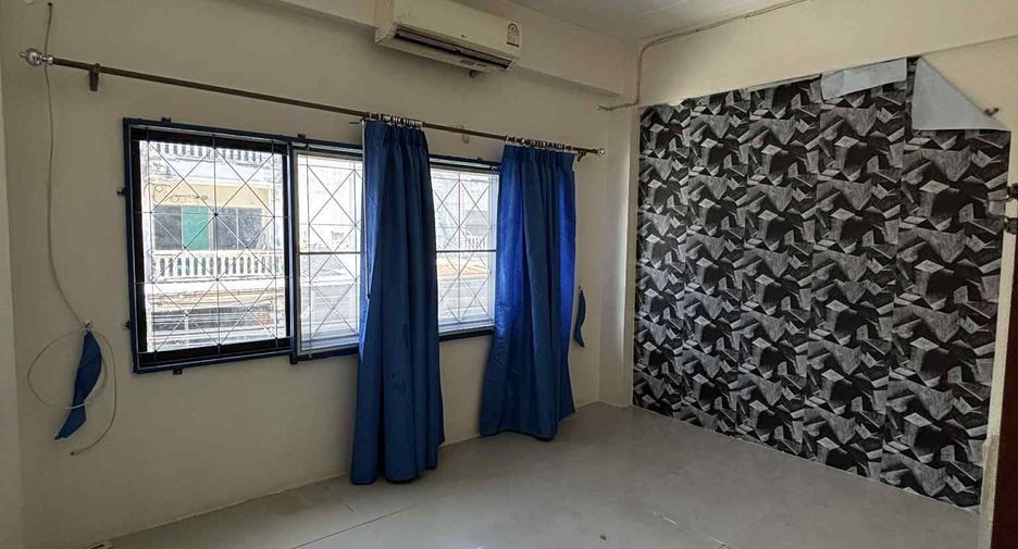 For rent 3 bedrooms retail Space in Bang Lamung, Chonburi