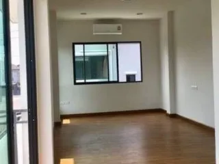 出售 4 卧室 独立屋 在 Khlong Sam Wa, 曼谷