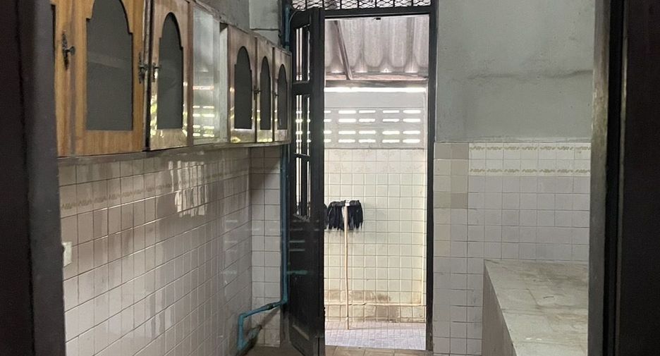 For sale and for rent 4 bedrooms retail Space in Mueang Chiang Mai, Chiang Mai