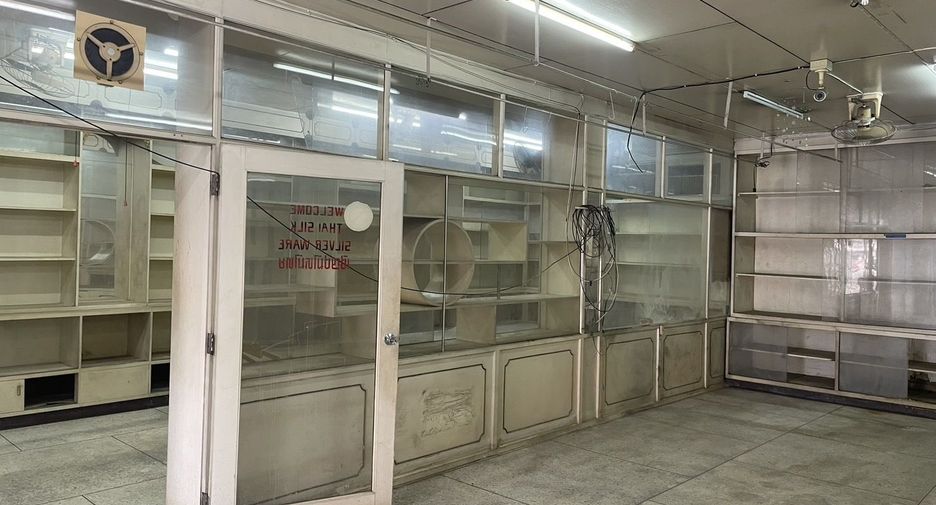 For sale and for rent 4 bedrooms retail Space in Mueang Chiang Mai, Chiang Mai