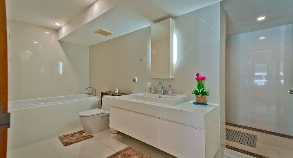For sale 3 bedrooms condo in Bang Lamung, Chonburi
