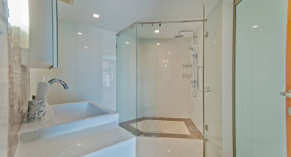 For sale 3 bedrooms condo in Bang Lamung, Chonburi