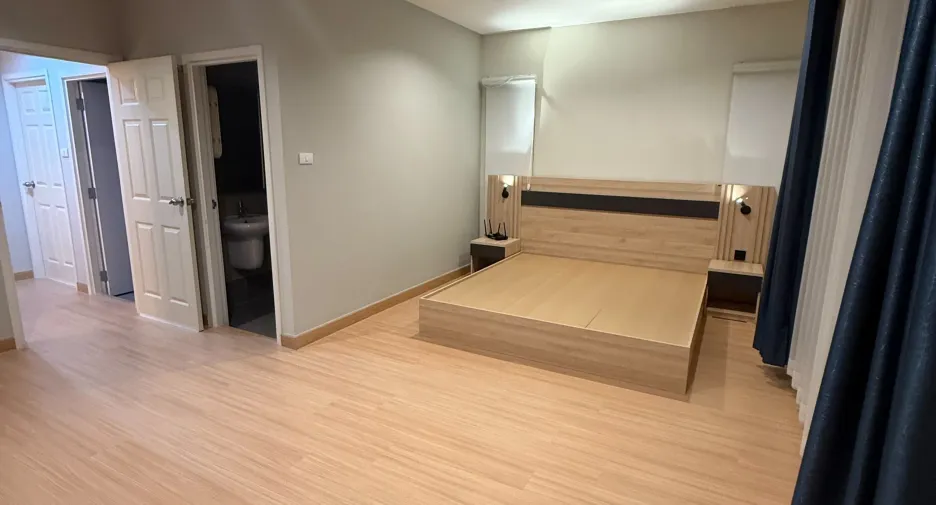 For rent 5 bedrooms house in Saraphi, Chiang Mai