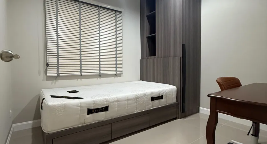 For rent 5 bedrooms house in Saraphi, Chiang Mai