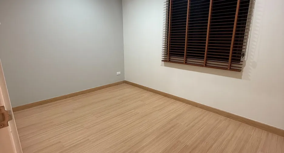 For rent 5 bedrooms house in Saraphi, Chiang Mai