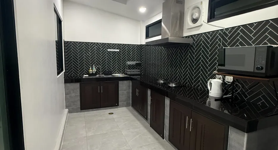 For rent 5 bedrooms house in Saraphi, Chiang Mai