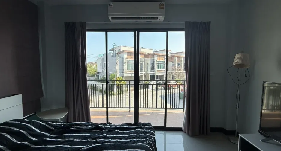 Casa adosada en alquiler de 3 habitaciones en Cha Am, Phetchaburi