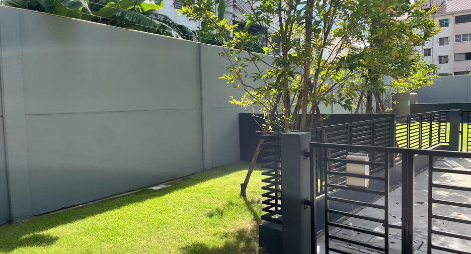 For sale 2 bedrooms townhouse in Bang Phli, Samut Prakan