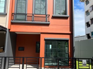 出售 2 卧室 联排别墅 在 Bang Phli, Samut Prakan