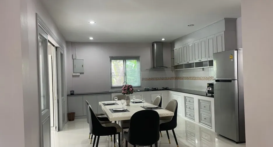 Casa en alquiler de 6 habitaciones en San Sai, Chiang Mai