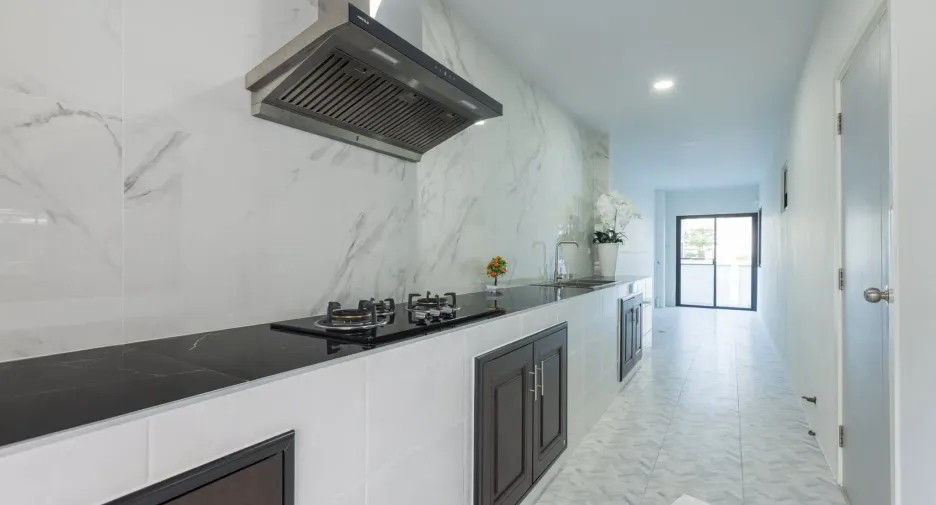 For sale 4 bedrooms house in Saraphi, Chiang Mai