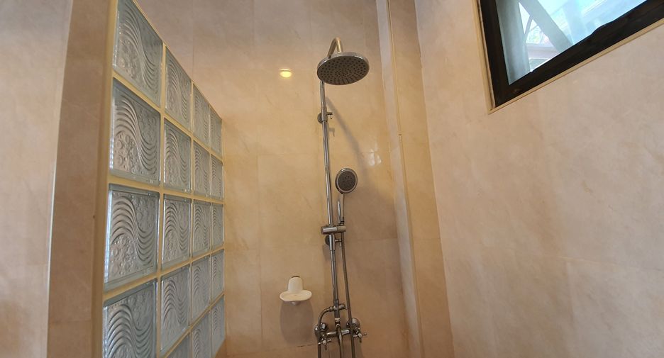 À vendre et à louer 4 chambres villa à Hua Hin, Prachuap Khiri Khan