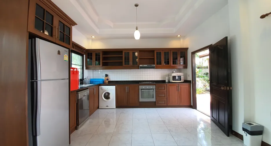 À vendre et à louer 4 chambres villa à Hua Hin, Prachuap Khiri Khan