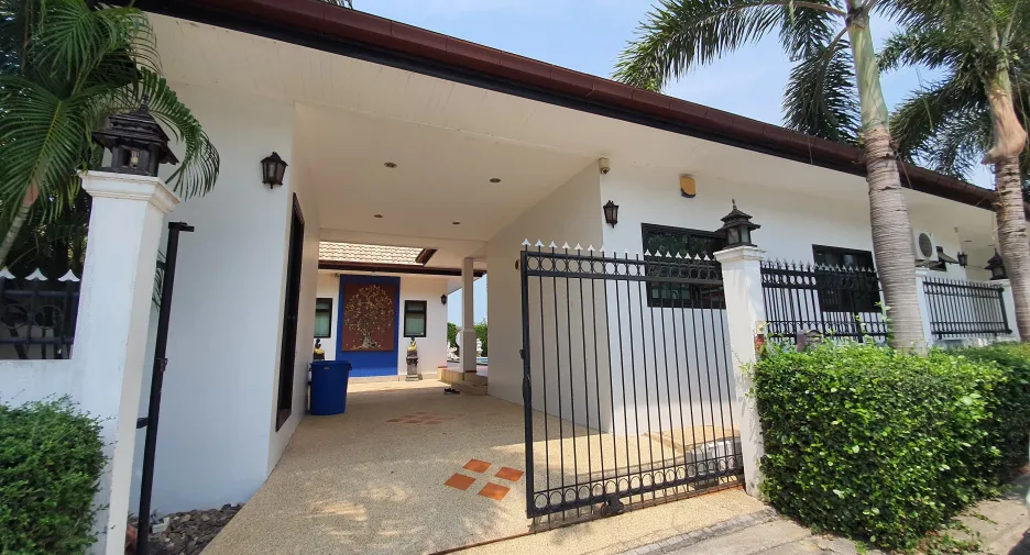 À vendre et à louer 4 chambres villa à Hua Hin, Prachuap Khiri Khan