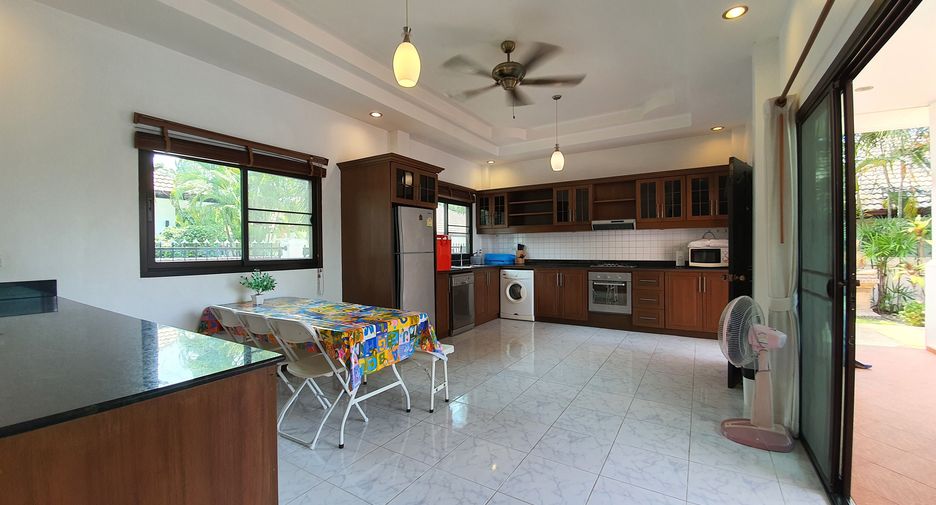 À vendre et à louer 4 chambres villa à Hua Hin, Prachuap Khiri Khan
