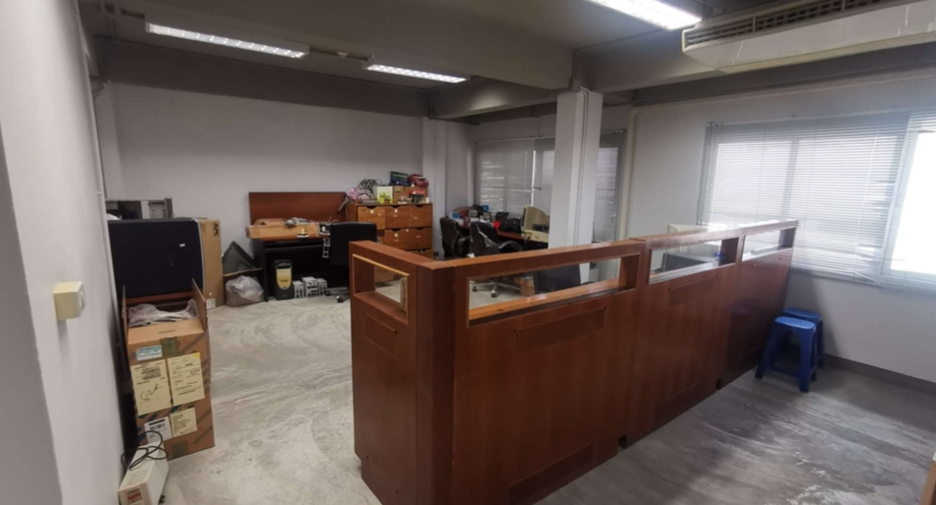 Local comercial en venta y en alquiler de 3 habitaciones en Chatuchak, Bangkok