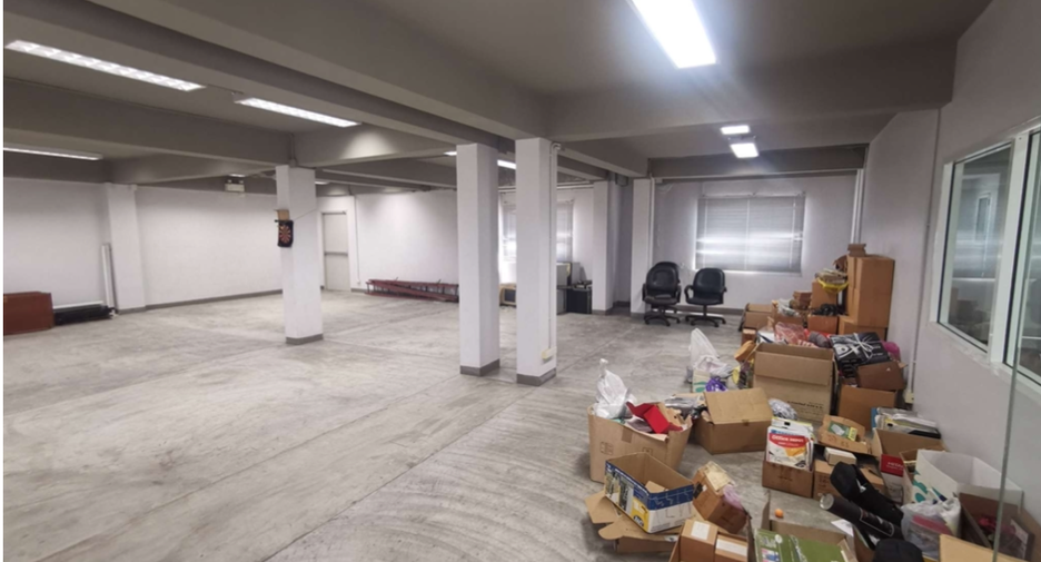 Local comercial en venta y en alquiler de 3 habitaciones en Chatuchak, Bangkok