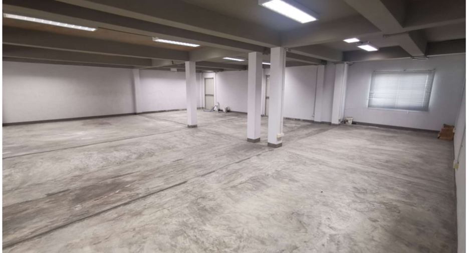 Local comercial en venta y en alquiler de 3 habitaciones en Chatuchak, Bangkok