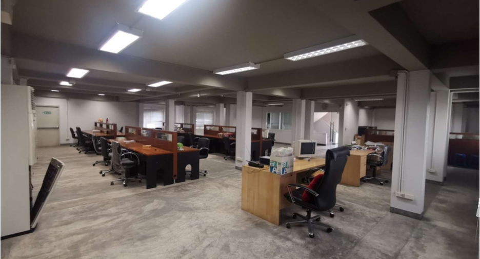 Local comercial en venta y en alquiler de 3 habitaciones en Chatuchak, Bangkok