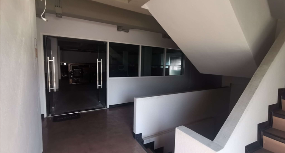 Local comercial en venta y en alquiler de 3 habitaciones en Chatuchak, Bangkok