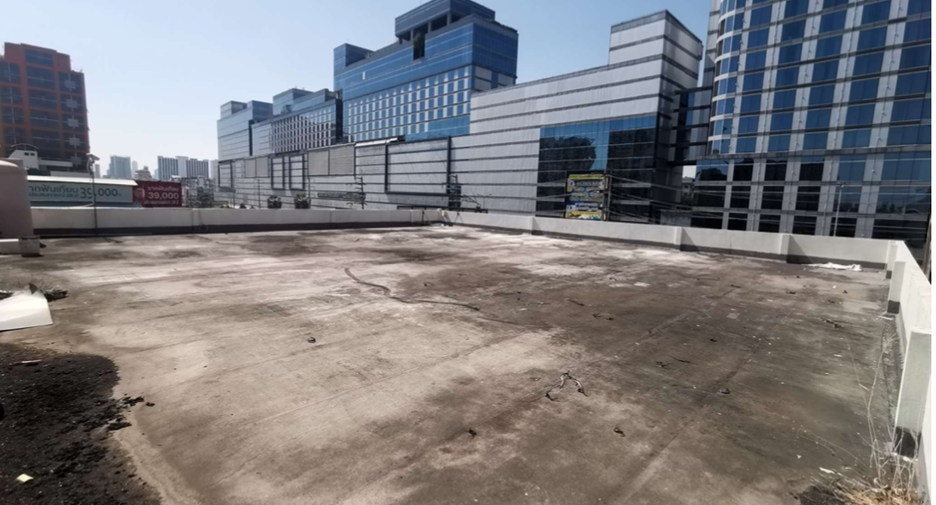 Local comercial en venta y en alquiler de 3 habitaciones en Chatuchak, Bangkok